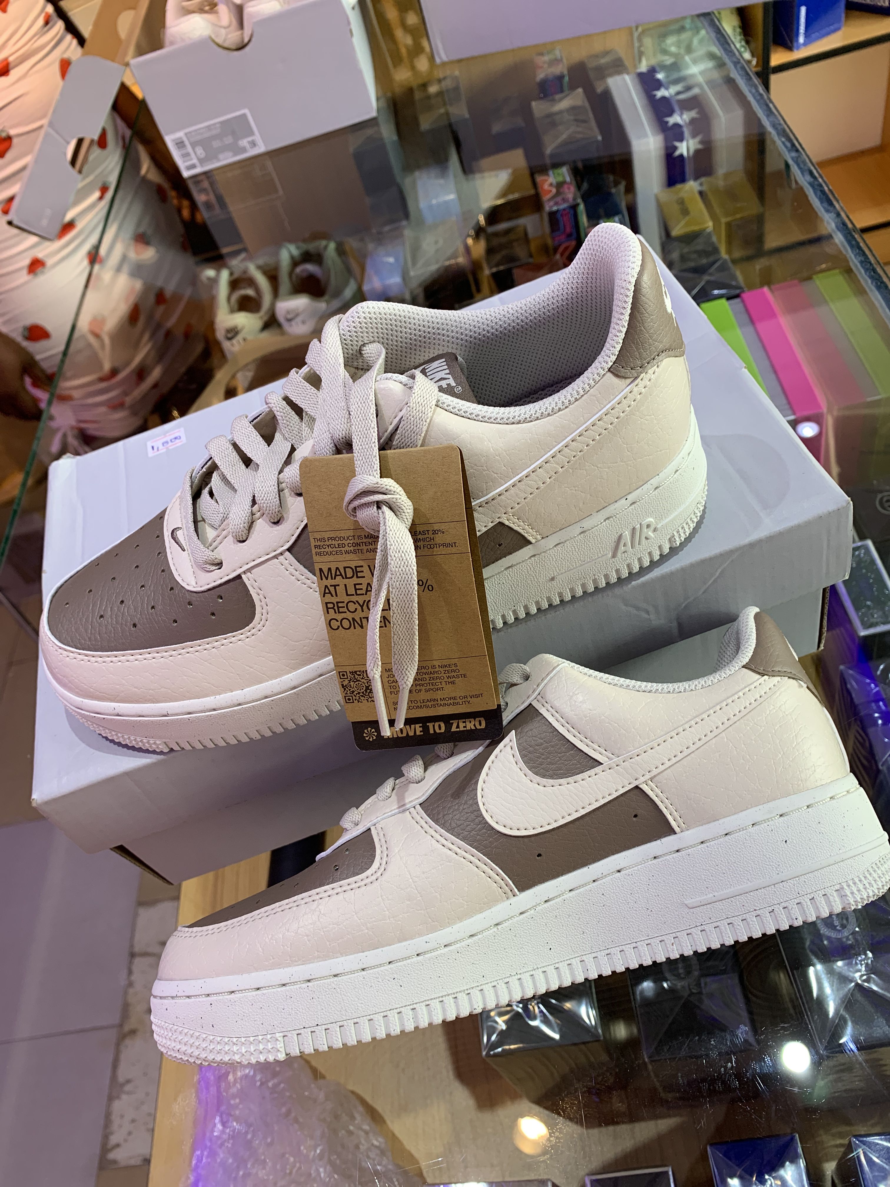Nike Air Force 1 '07 LV8